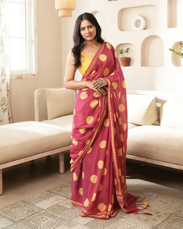 Magenta_Cotton_Charm_Polka_Dot_Mul_Saree_With_Tassels_For_Women